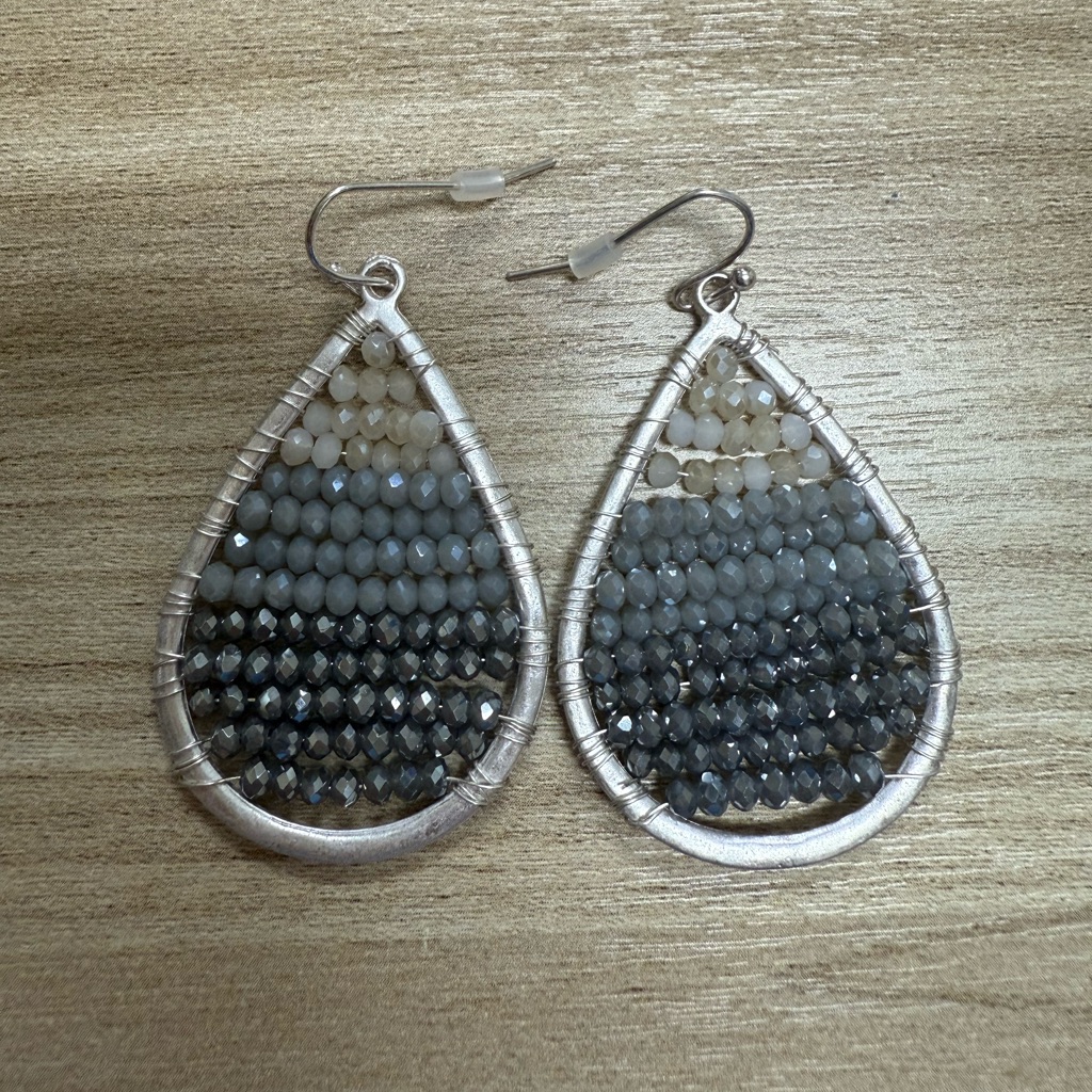 Marlyn Schiff Elegant Silver And Gray Teardrop Earrings 24$
